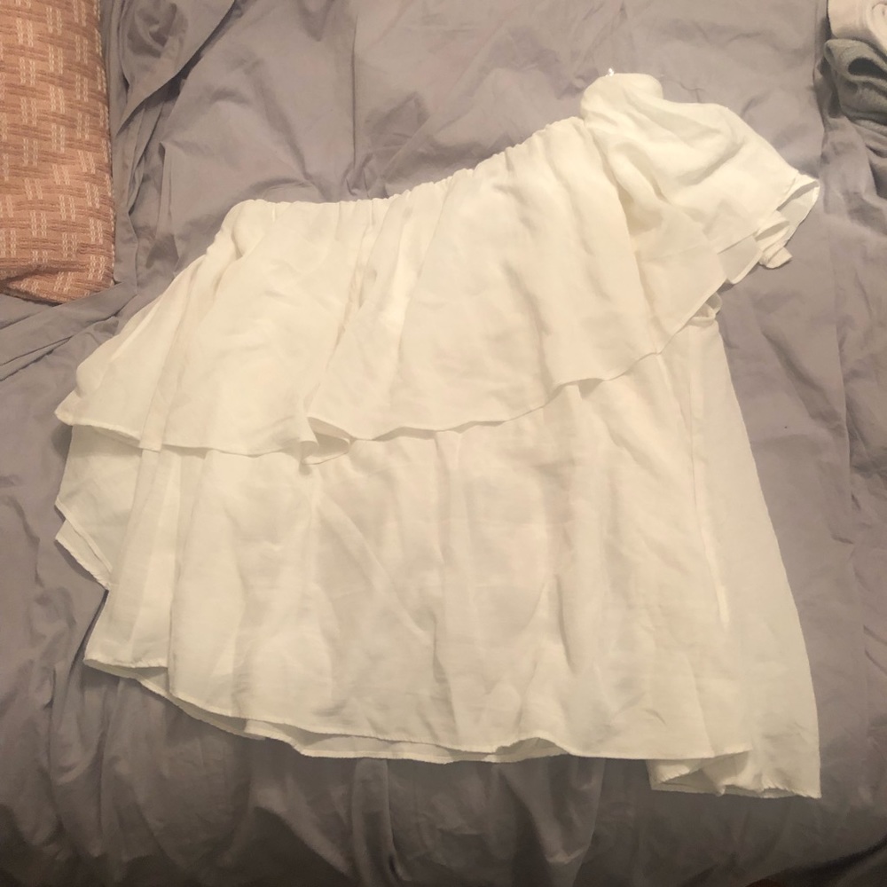 One shoulder shirt